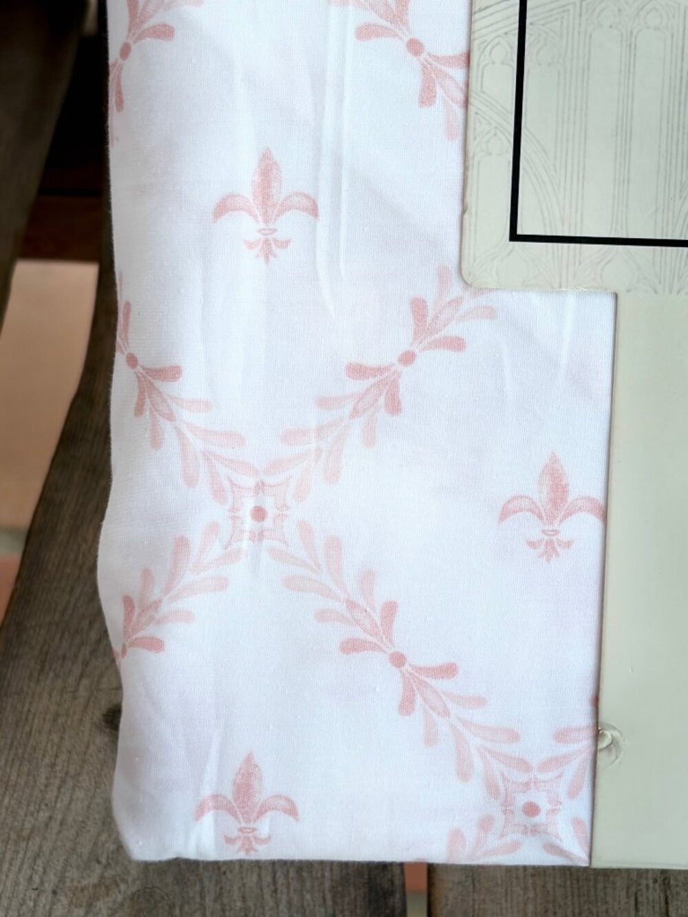 Historic Royal Palaces King Plaster Pink Fleur De Lis 100% Cotton Sheet Set